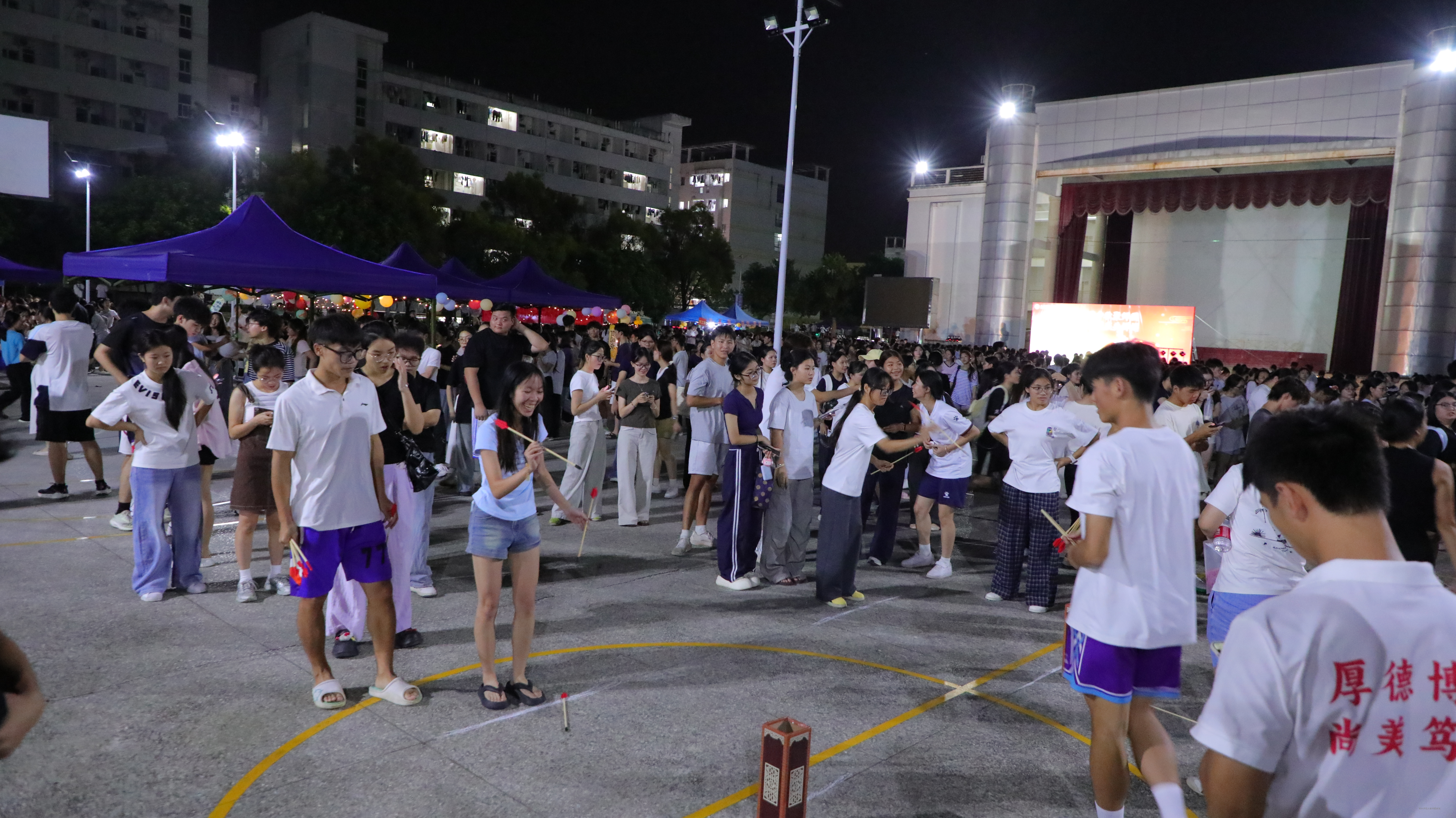 开云官网顺利举行“月圆中秋聚师园，师生同庆共婵娟”2026年中秋游园晚会